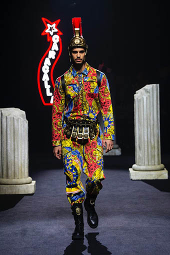 Moschino collection outlet 2019